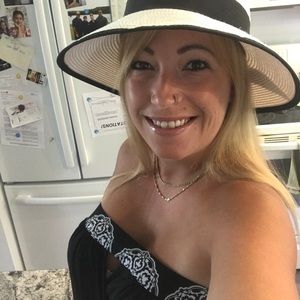 Meet your Posher, Vicky